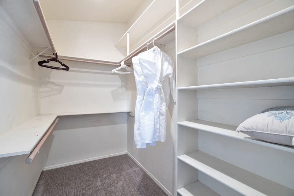 Primary suite walk-in closet