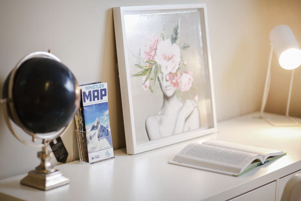 Decors in the 2nd bedroom