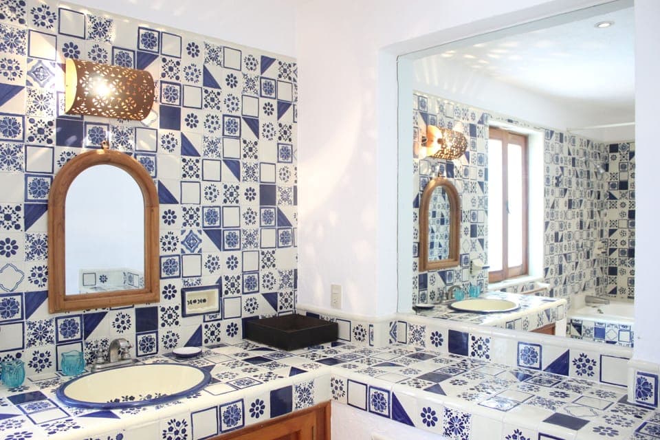 Family Triple Room, Multiple Beds | Bathroom | Hair dryer, towels