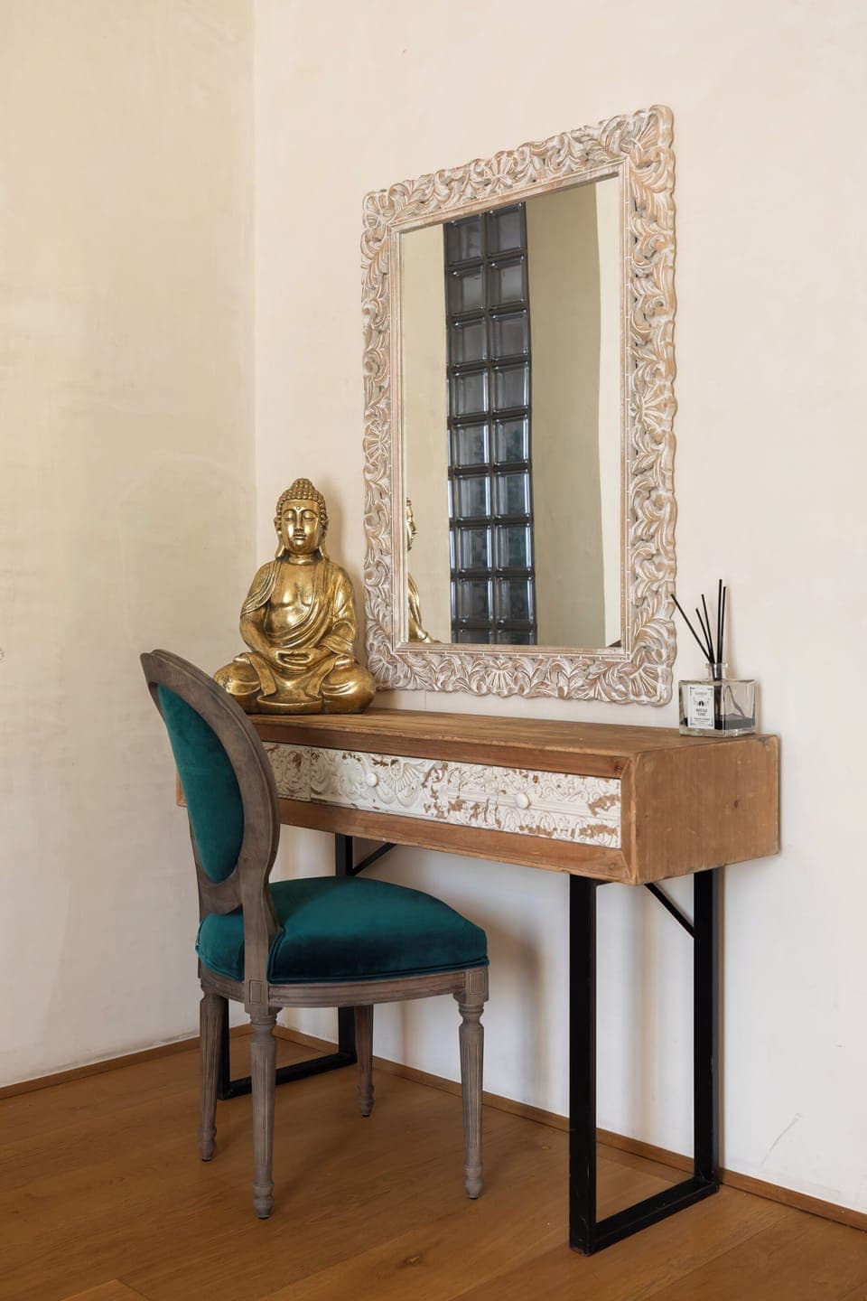 Desk, blackout drapes, free WiFi, bed sheets