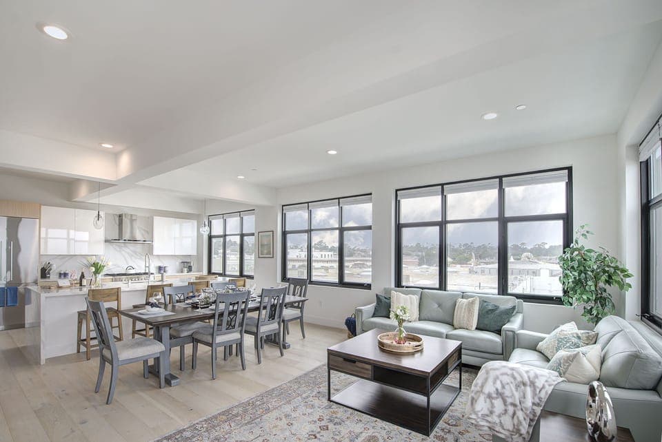 New Luxury Condo with Stunning Bay Views!