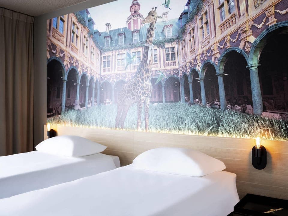 Standard Room, 2 Twin Beds | In-room safe, desk, blackout drapes, soundproofing