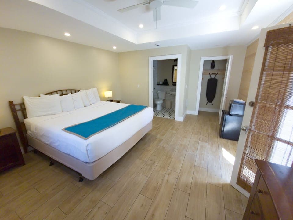 Standard Room, 1 King Bed, Private | Premium bedding, free WiFi, bed sheets