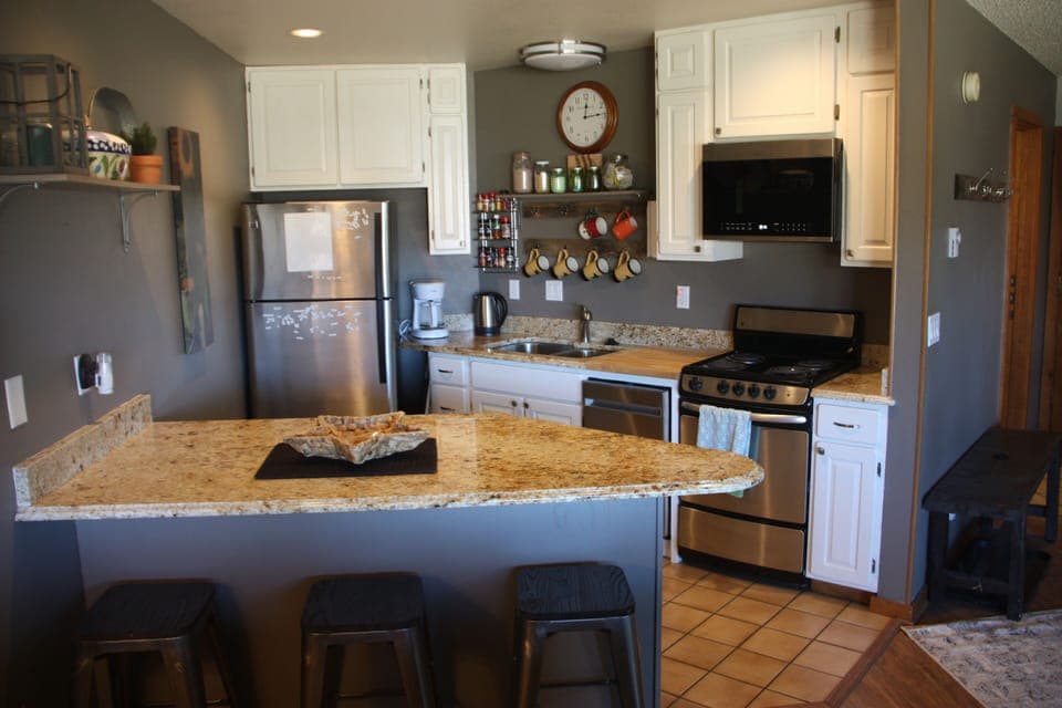 Full kitchen