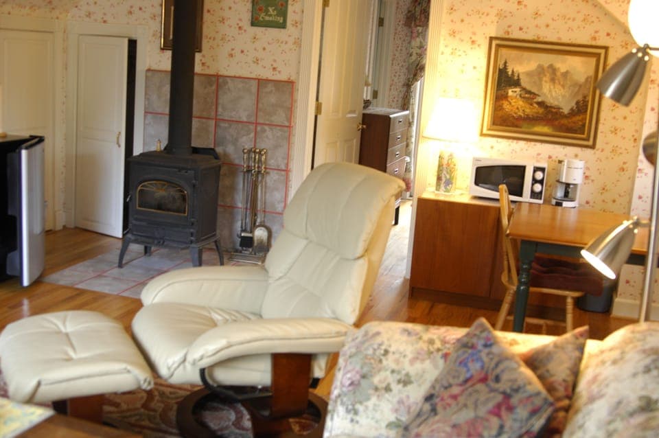 Suite, 1 Queen Bed with Sofa bed (Copenhagen Suite) | 1 bedroom, individually decorated, individually furnished, free WiFi