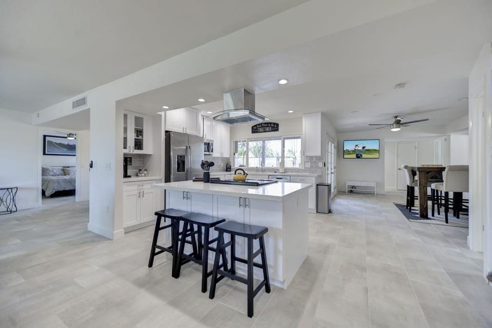 Greatroom, breakfast bar