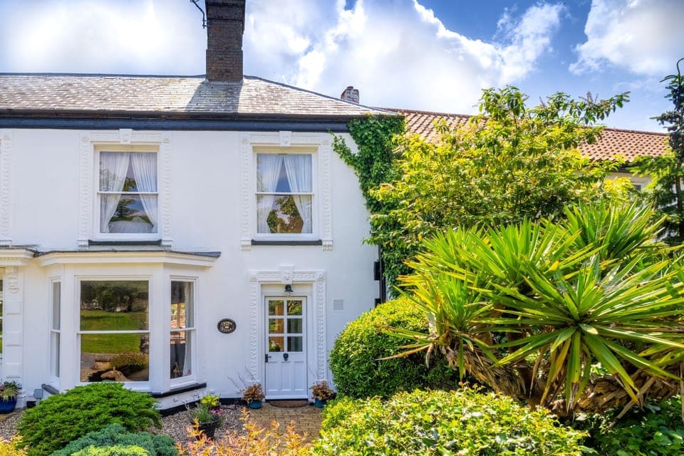 Crown Villa, Wells-next-the-Sea: Front elevation looking over The Buttlands
