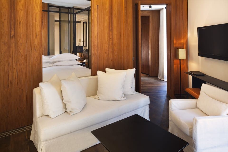 Junior Suite, 1 King Bed | Premium bedding, pillowtop beds, minibar, in-room safe