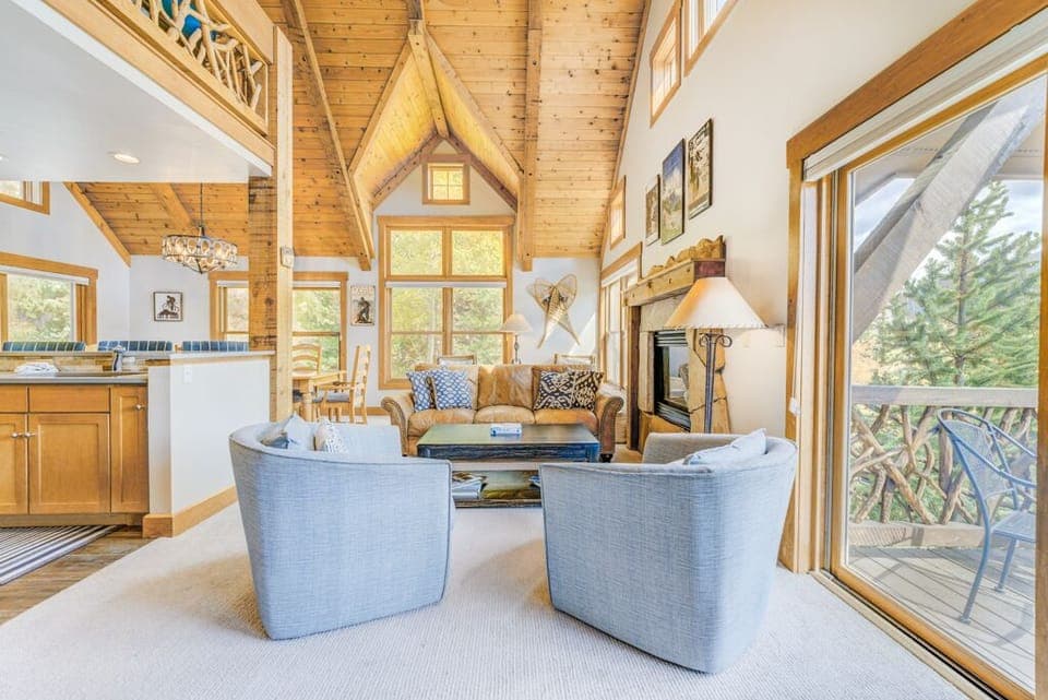 Spacious living area with gas fireplace, flat screen TV, vaulted ceilings, ample seating and breathtaking views plus great lighting from the large windows.