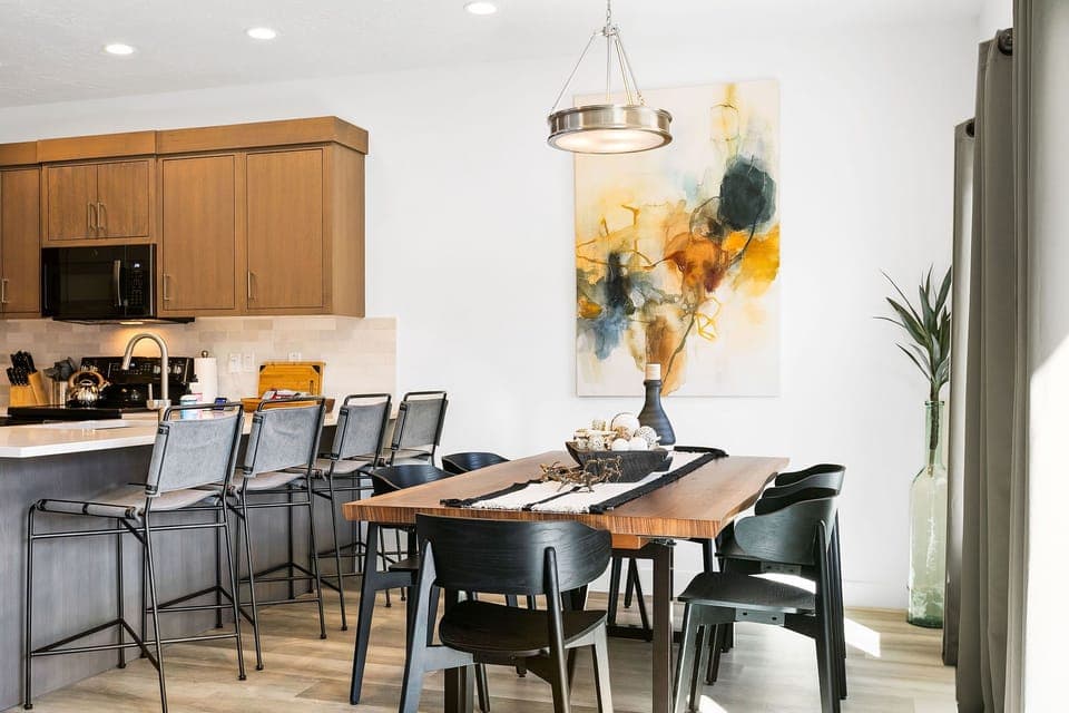 Dining area, patio to the right