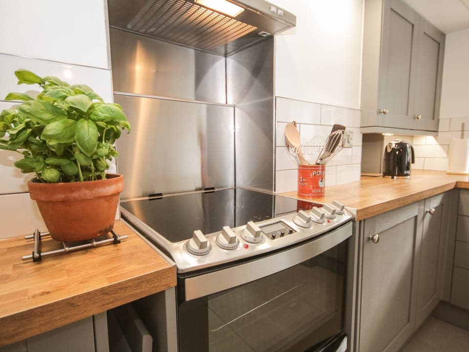 Cottage | Private kitchen | Fridge, dishwasher, electric kettle, toaster