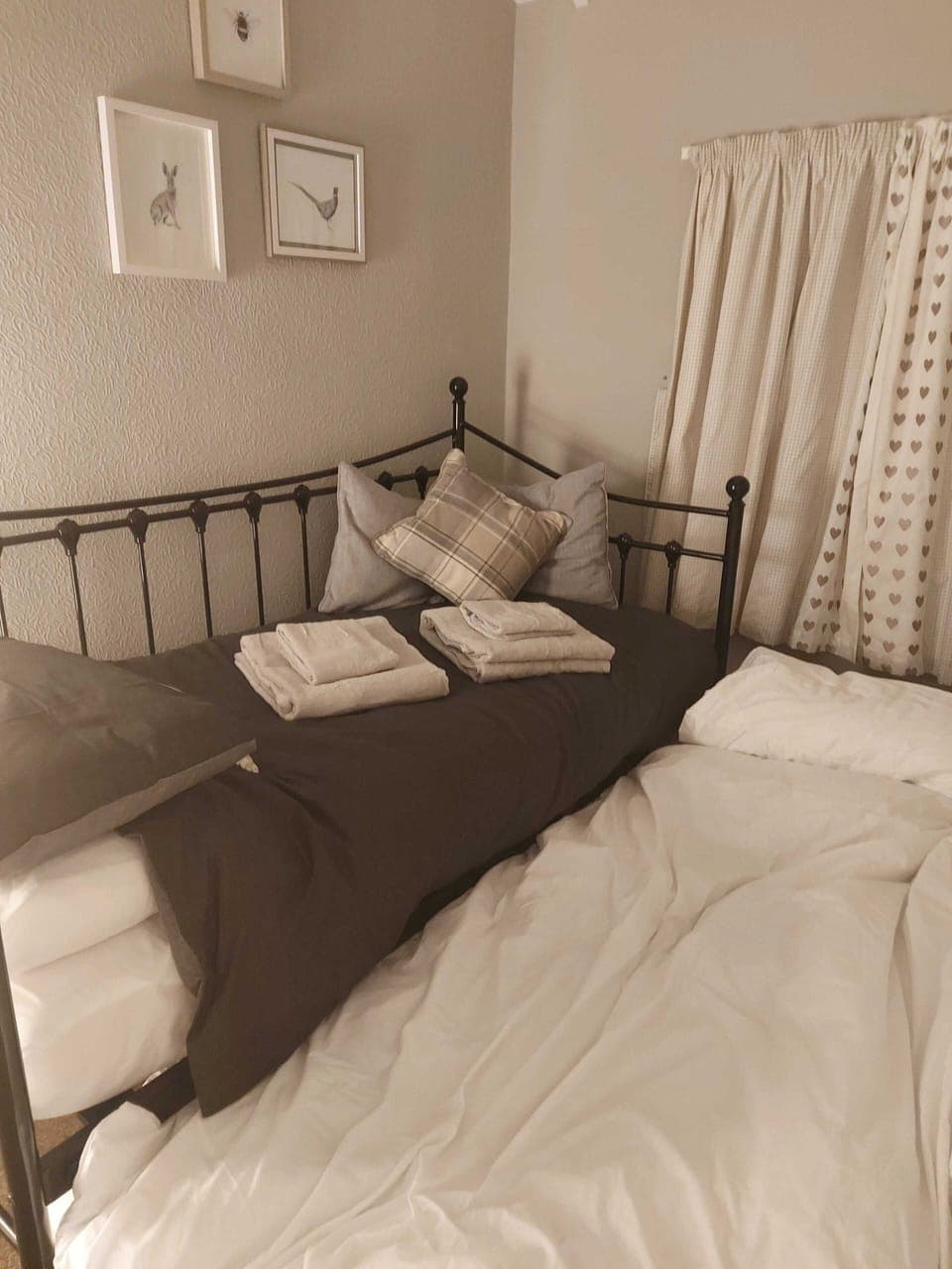 Single bed with second pull out bed