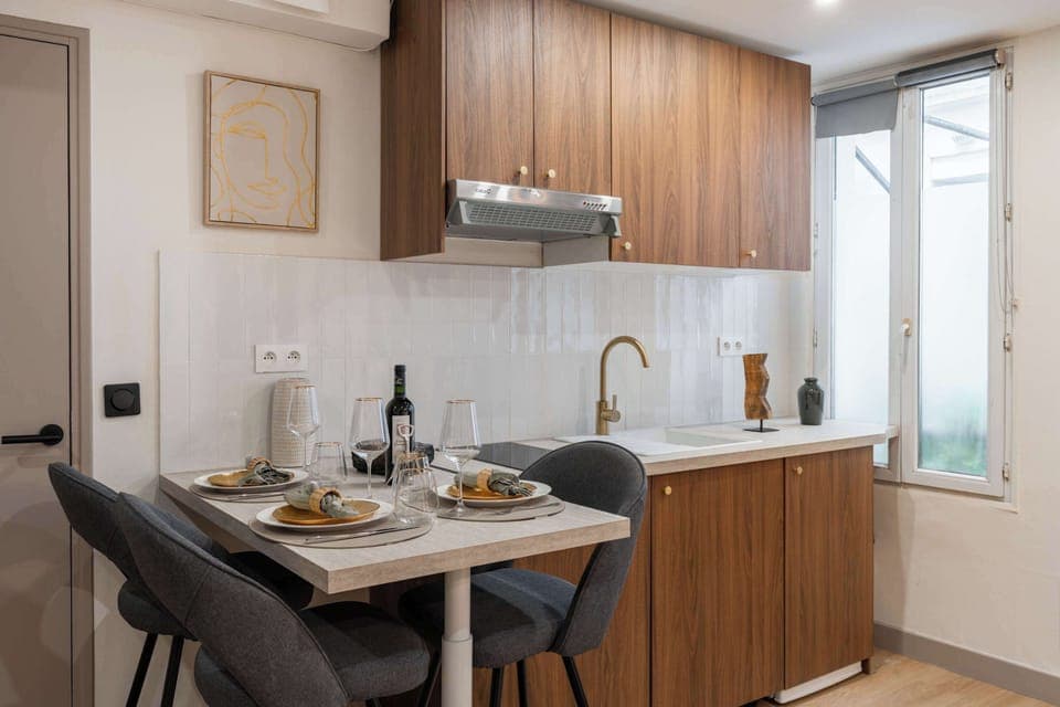 A versatile kitchen complete with cooking essentials and modern appliances.