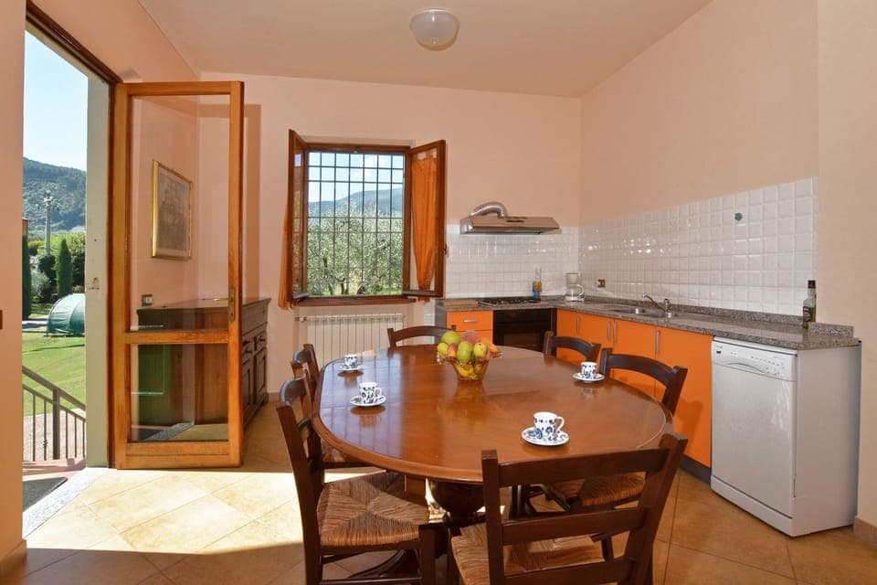 The spacious kitchen - dinning area open on the exterior