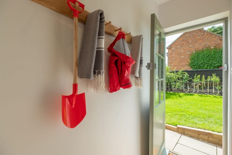 Ground floor: Rear hallway and bathroom