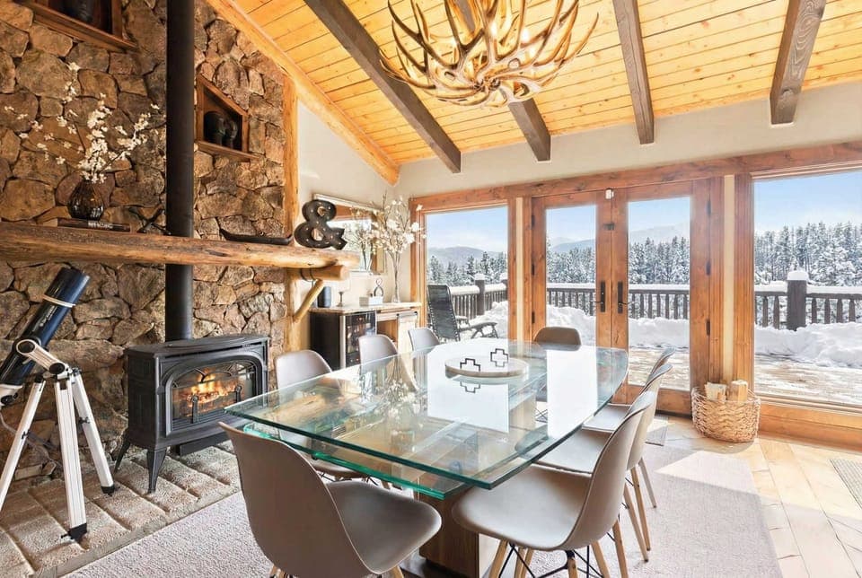 Welcome to this luxurious mountain retreat with stunning forest and mountain views