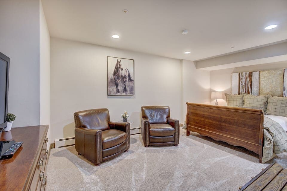 Furniture, Room, Indoors, Living Room, Reception