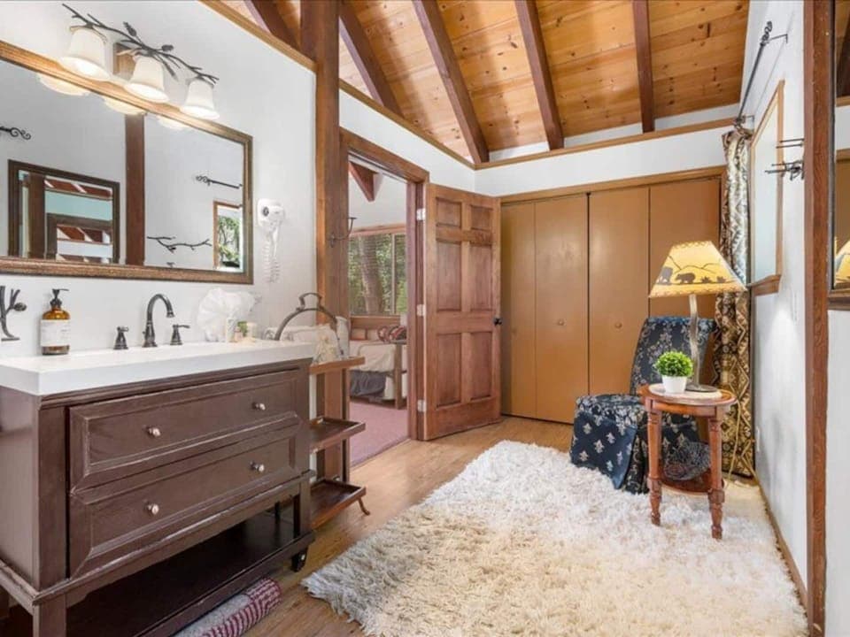 Large Master changing area