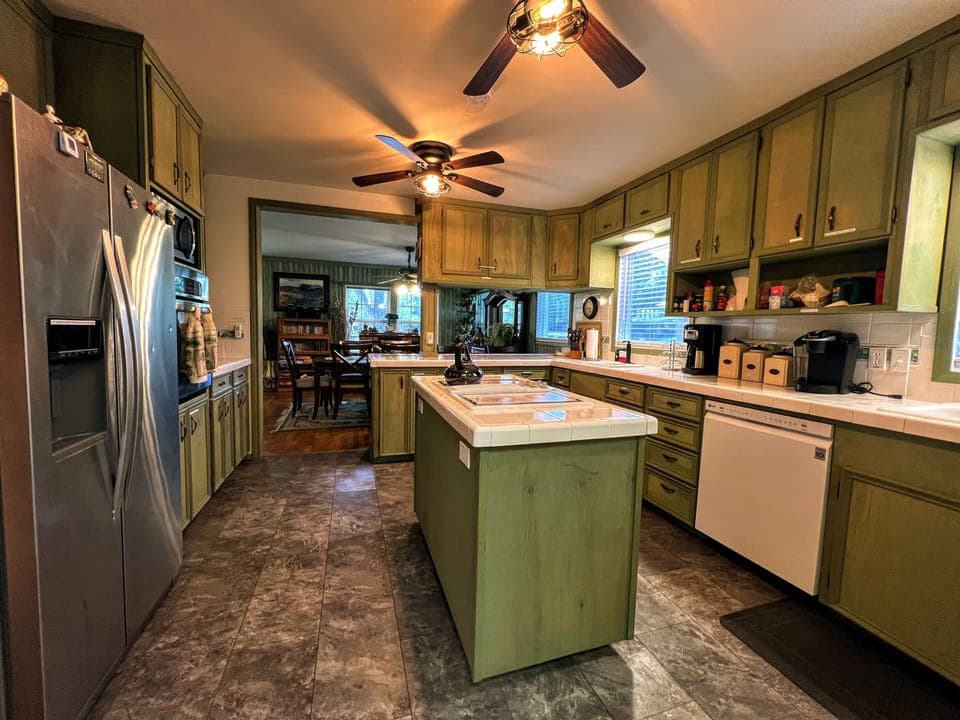 Large kitchen with all the appliances 