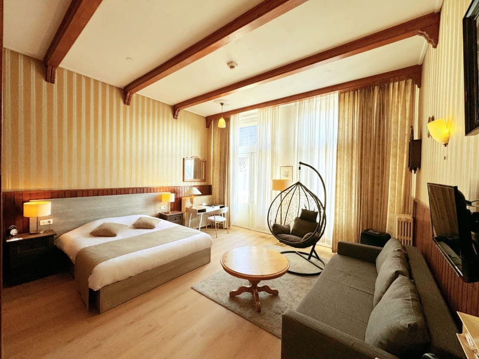 Superior Room | In-room safe, desk, iron/ironing board, free WiFi