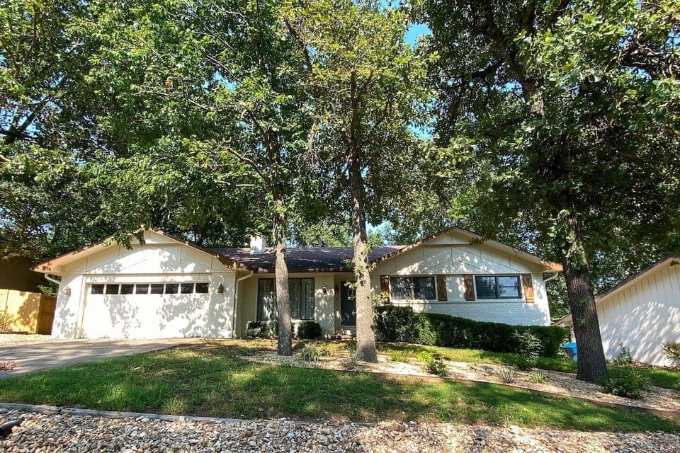 Little Sugar Chalet: Central to Northwest Arkansas' best trails!