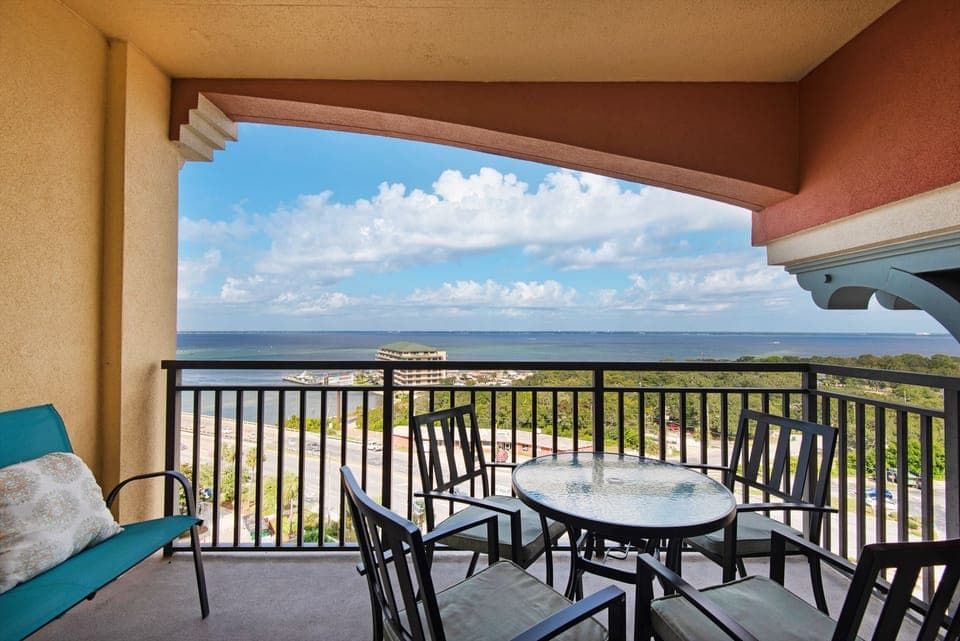 Emerald Grande W728 - Balcony views