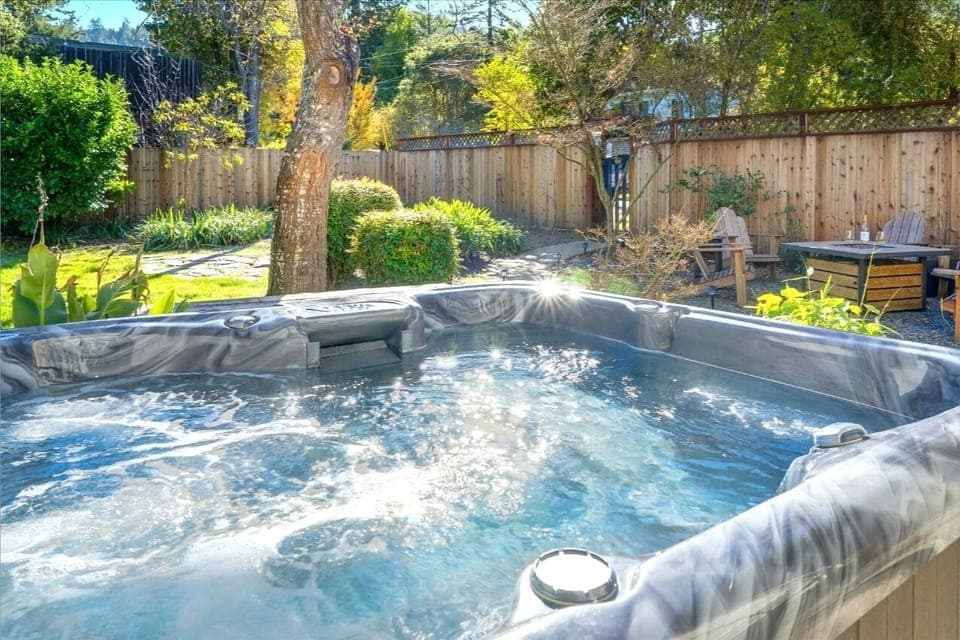 Oh yeah, now we are on vacation, hot tub time