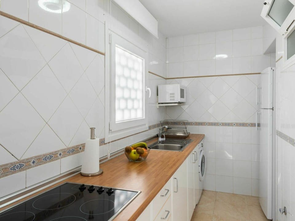 Cabinetry, Kitchen Sink, Property, Sink, Countertop, Building, White, Tap, Window, Kitchen