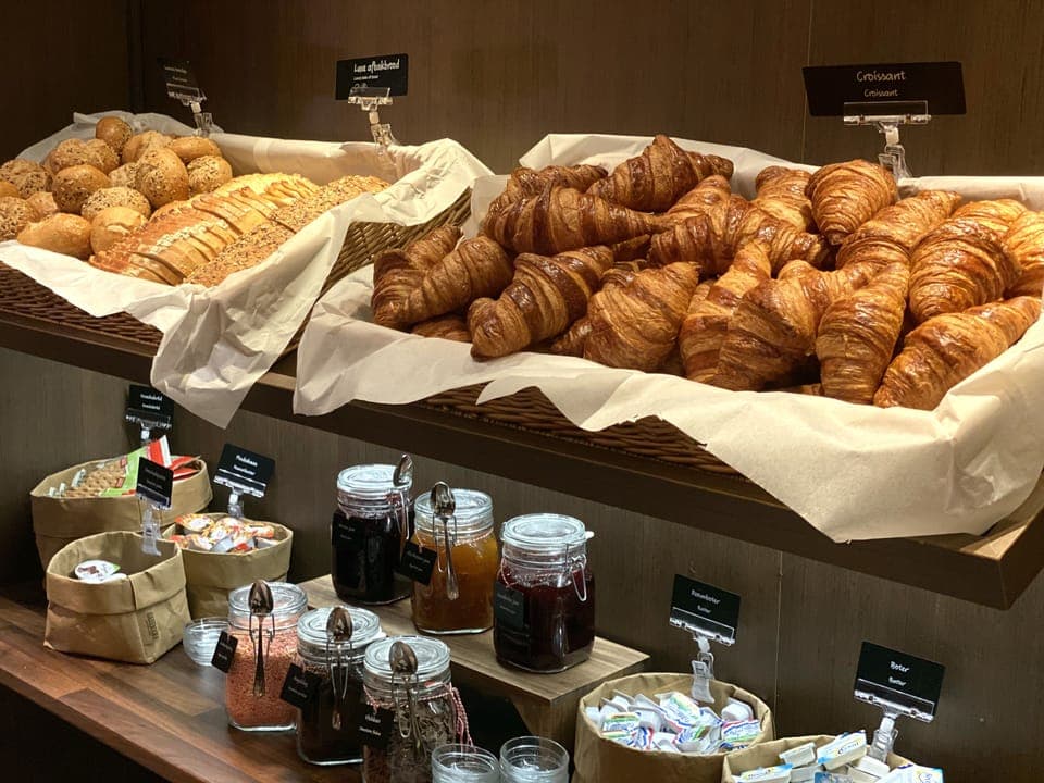 Daily buffet breakfast (EUR 17.5 per person)