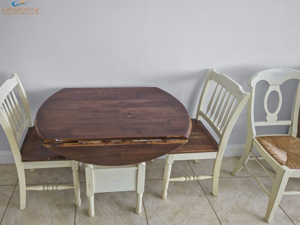 Island Surf #8 Dining Area