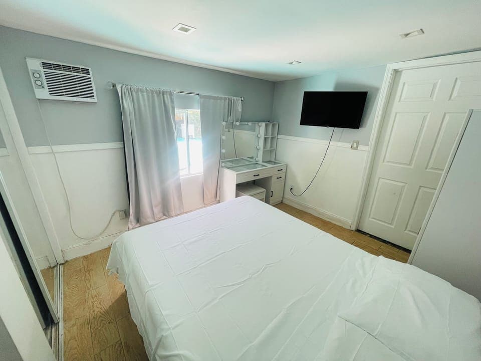 BEDROOM 3 (FULL-SIZE BED)