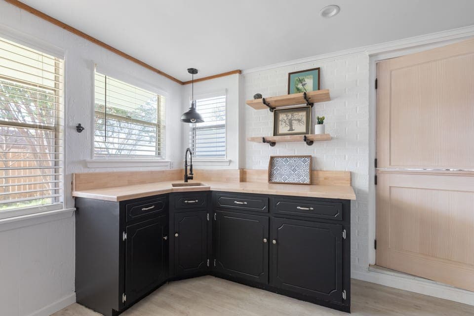 House, 4 Bedrooms | Private kitchen | Fridge, oven, stovetop, coffee/tea maker