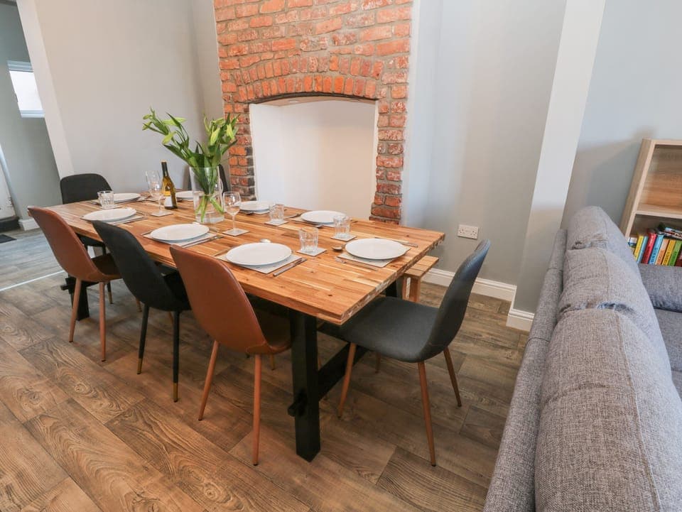 Cottage | Private kitchen | Fridge, dishwasher, electric kettle, toaster