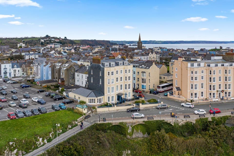 Sea Front Apartment with Spectacular Sea Views