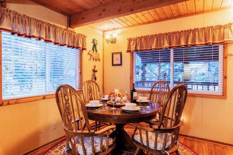 Round dining table cornered