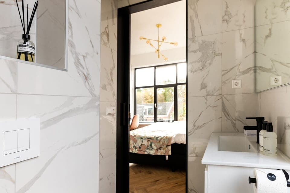 Deluxe Double Room, 1 King Bed | Premium bedding, pillowtop beds, in-room safe, individually decorated