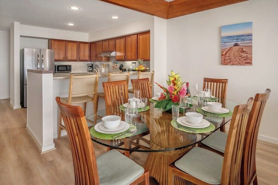 Poipu Kapili 58 Dining with Open Kitchen Design