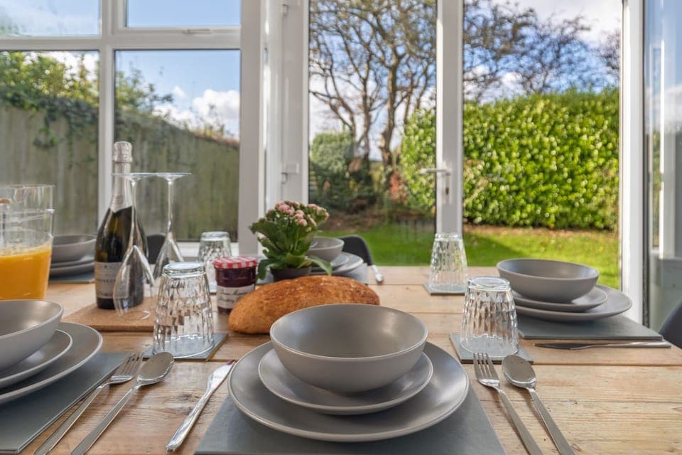 Cottage with Hot Tub, Parking, Dog Friendly