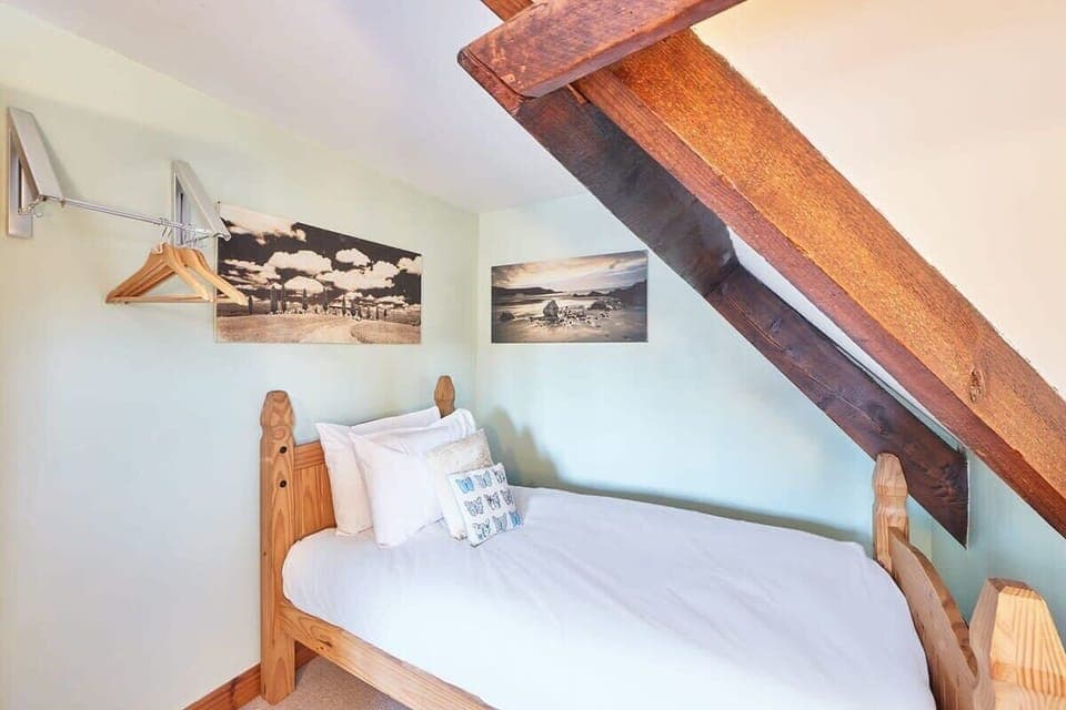 Oldcorn Cottage, Whitby - Host & Stay