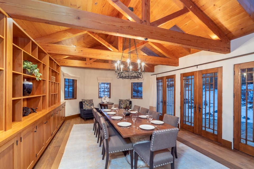 5.01-MV-Slopeside-Villa-Dining-Room-1