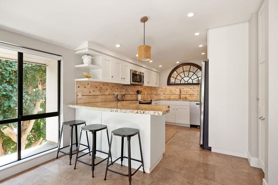 Fully updated kitchen with ample space and high-grade finishes.