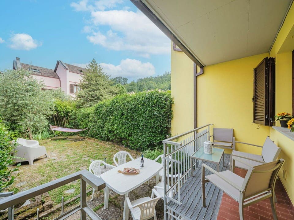 Plant, Table, Furniture, Property, Window, Chair, Building, Green, Outdoor Furniture, Wood