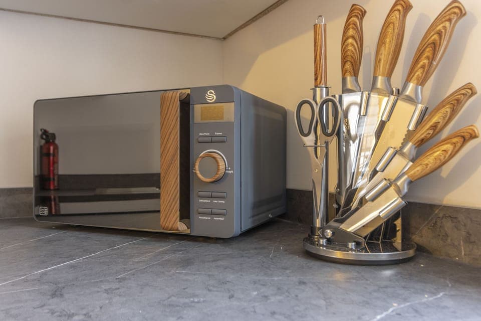 Apartment | Private kitchen | Electric kettle, toaster, highchair, cookware/dishes/utensils