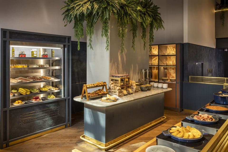 Daily full breakfast (NZD 45 per person)