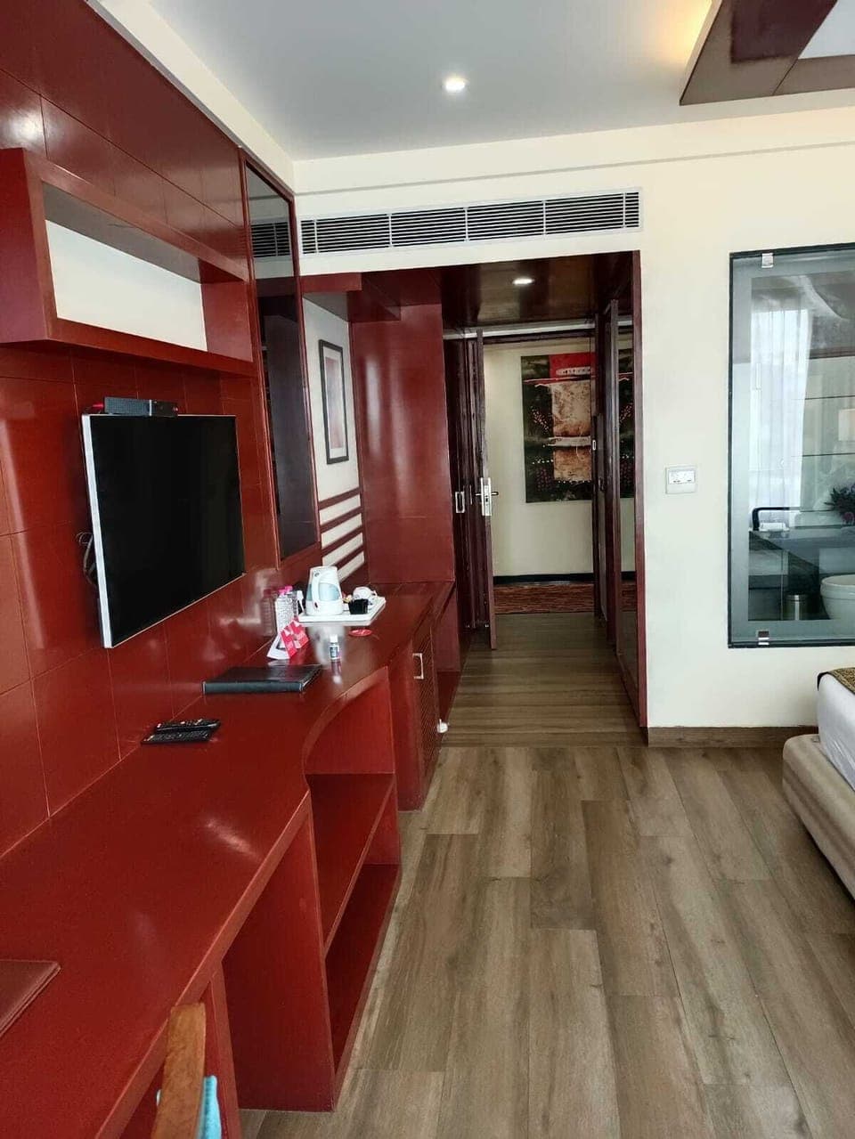 Deluxe Twin Room | Premium bedding, desk, soundproofing, iron/ironing board