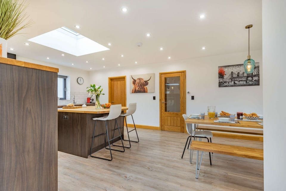 The New Bakehouse Kitchen and Dining Room - StayCotswold