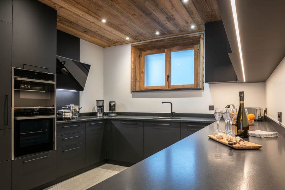 ed48ee73-a591-418b-945d-4d8b1dfc3174