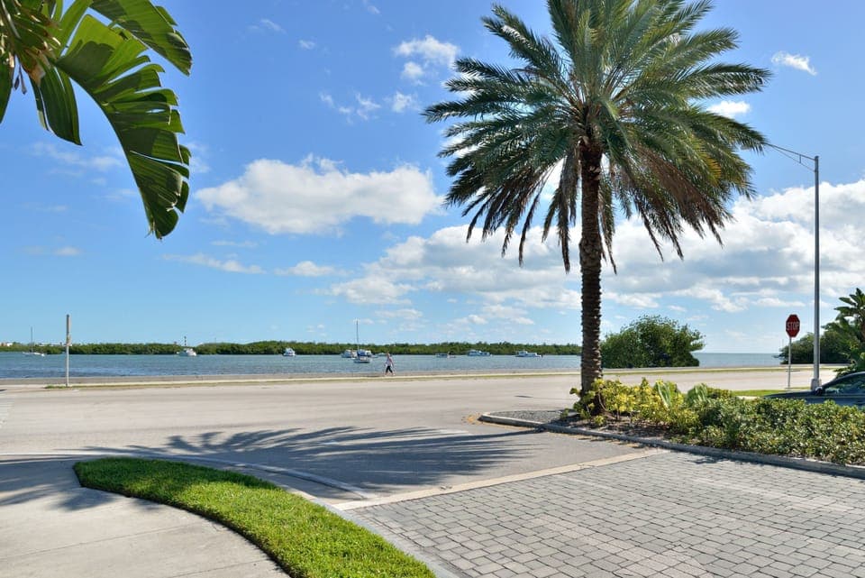 Entrance to Sunrise Suites Resort
