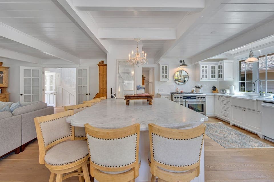 Bar stool seating for 6