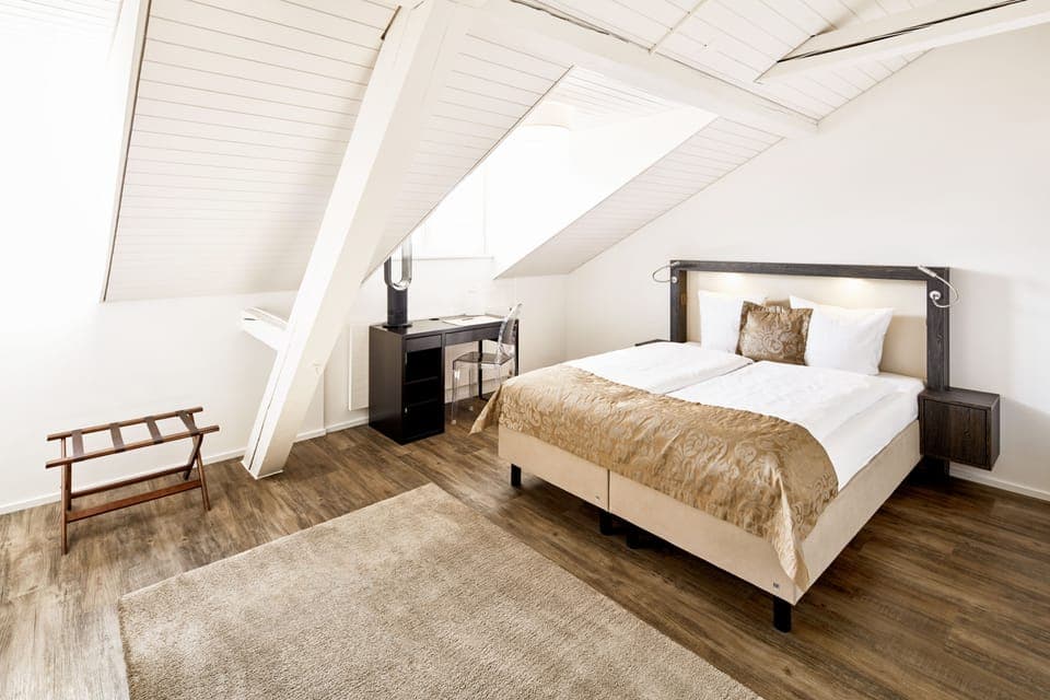 Superior Double Room | Pillowtop beds, desk